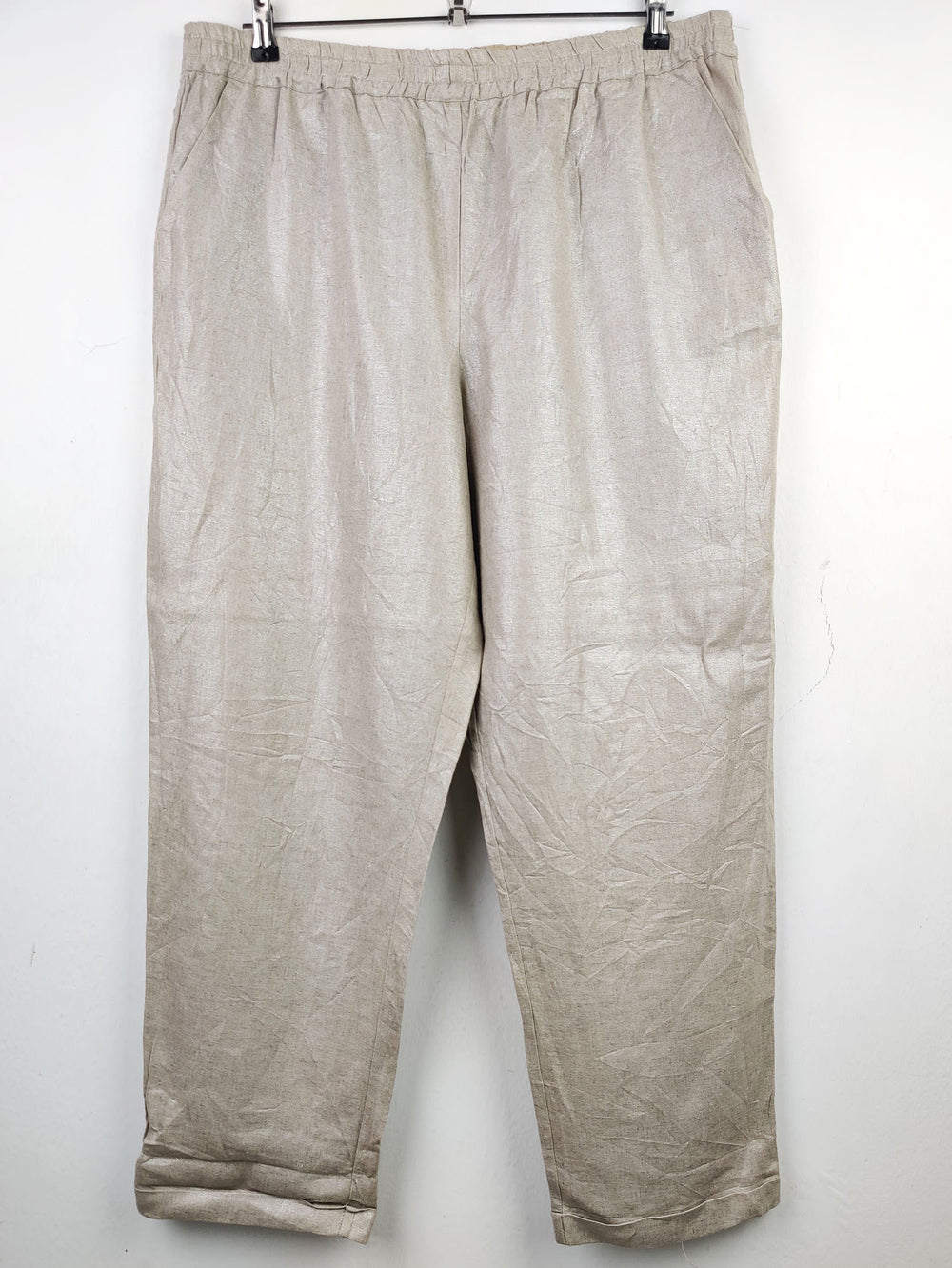 Buy online pre-used pre-loved 100% authentic & Original branded Capsule (T-1040) available in Pakistan. Top international brands avilable.