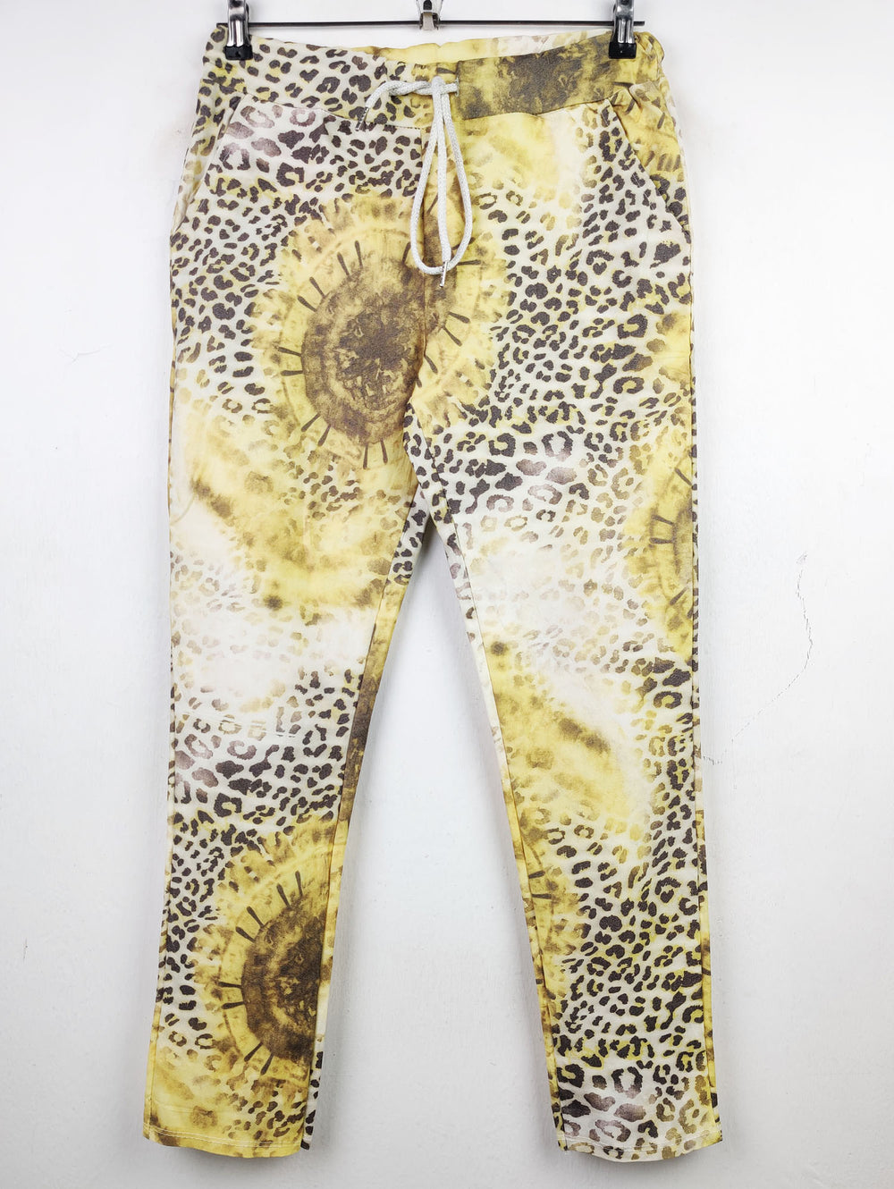 Buy online pre-used pre-loved 100% authentic & Original branded Unknown Brand (T-1043) available in Pakistan. Top international brands avilable.