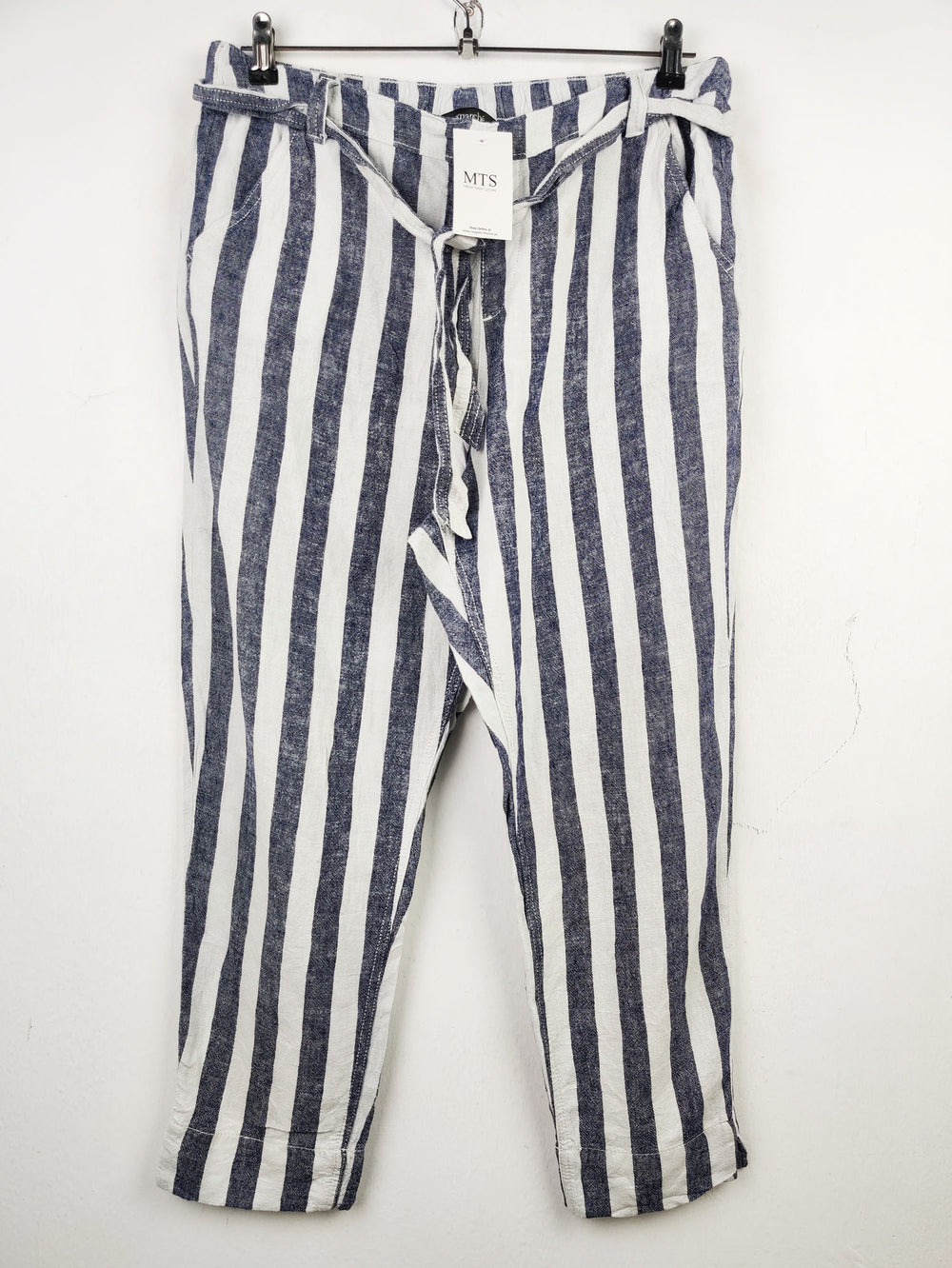 Buy online pre-used pre-loved 100% authentic & Original branded Bonmarche (T-1071) available in Pakistan. Top international brands avilable.