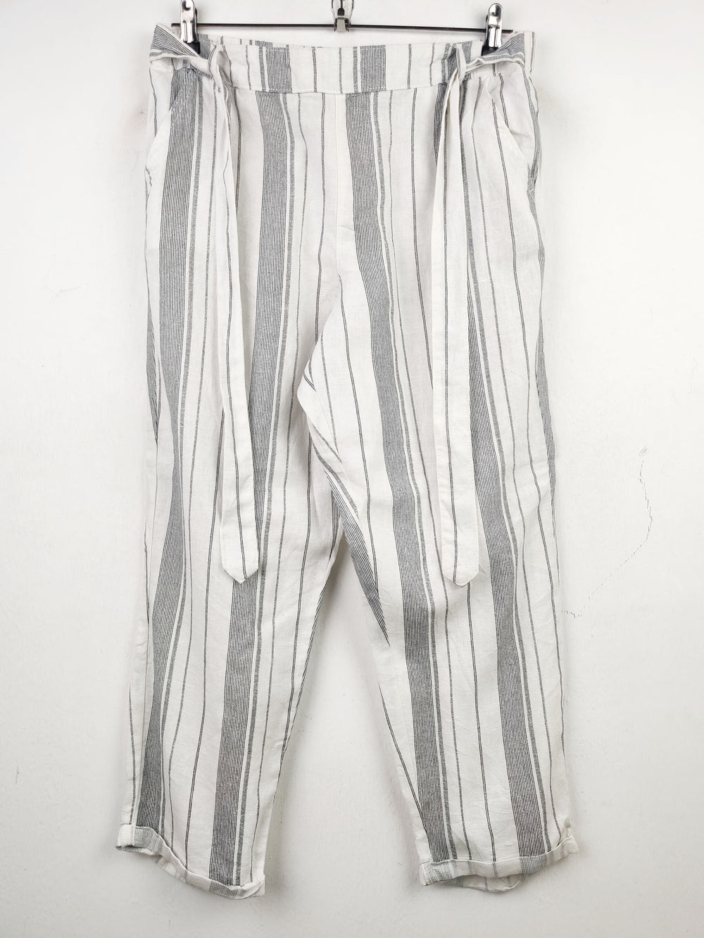 Buy online pre-used pre-loved 100% authentic & Original branded F&F (T-1078) available in Pakistan. Top international brands avilable.