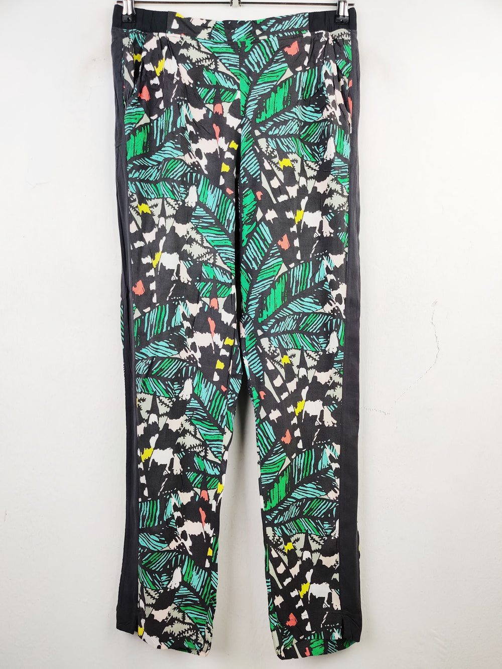 Buy online pre-used pre-loved 100% authentic & Original branded Captain Tortue (T-1096) available in Pakistan. Top international brands avilable.