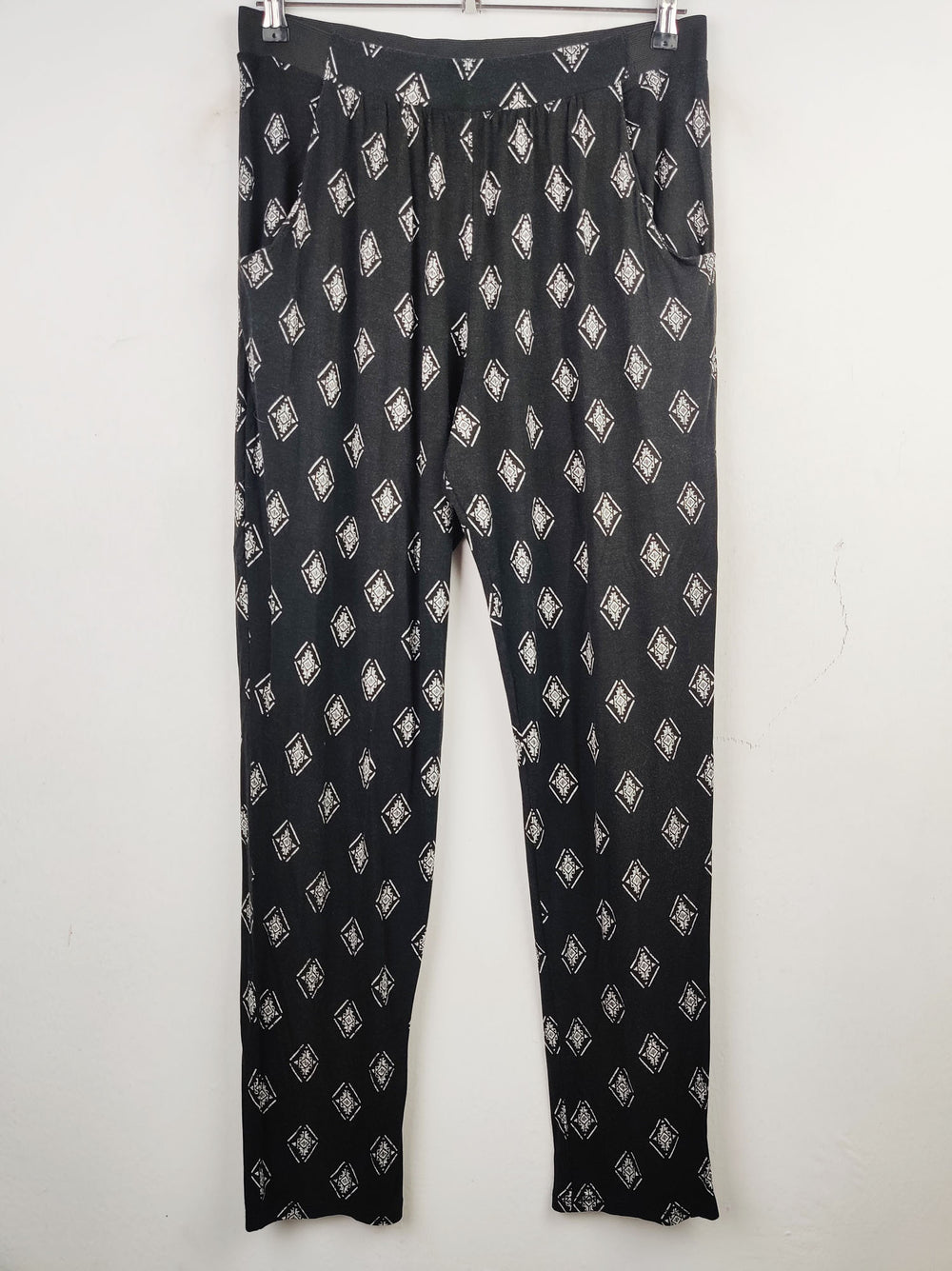 Buy online pre-used pre-loved 100% authentic & Original branded George (T-1103) available in Pakistan. Top international brands avilable.