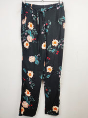 Buy online pre-used pre-loved 100% authentic & Original branded Dorothy Perkins (T-1128) available in Pakistan. Top international brands avilable.