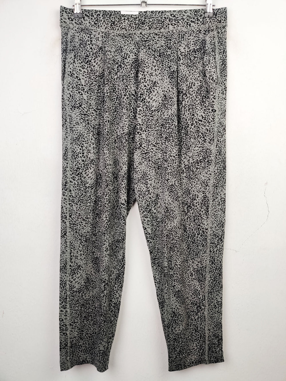 Buy online pre-used pre-loved 100% authentic & Original branded Marks & Spencer (T-1144) available in Pakistan. Top international brands avilable.