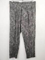 Buy online pre-used pre-loved 100% authentic & Original branded Marks & Spencer (T-1144) available in Pakistan. Top international brands avilable.