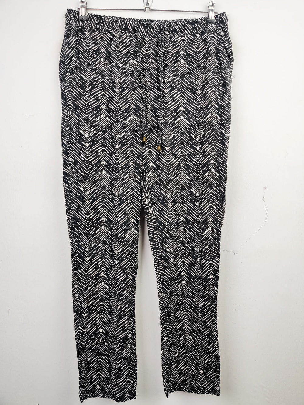 Buy online pre-used pre-loved 100% authentic & Original branded Bonmarche (T-1151) available in Pakistan. Top international brands avilable.