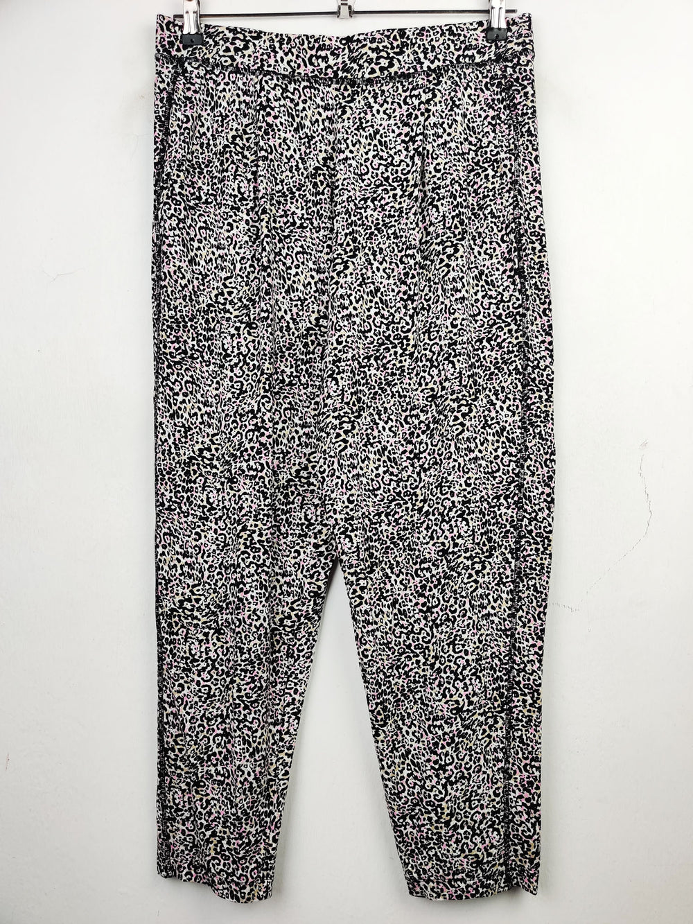 Buy online pre-used pre-loved 100% authentic & Original branded Marks & Spencer (T-1167) available in Pakistan. Top international brands avilable.