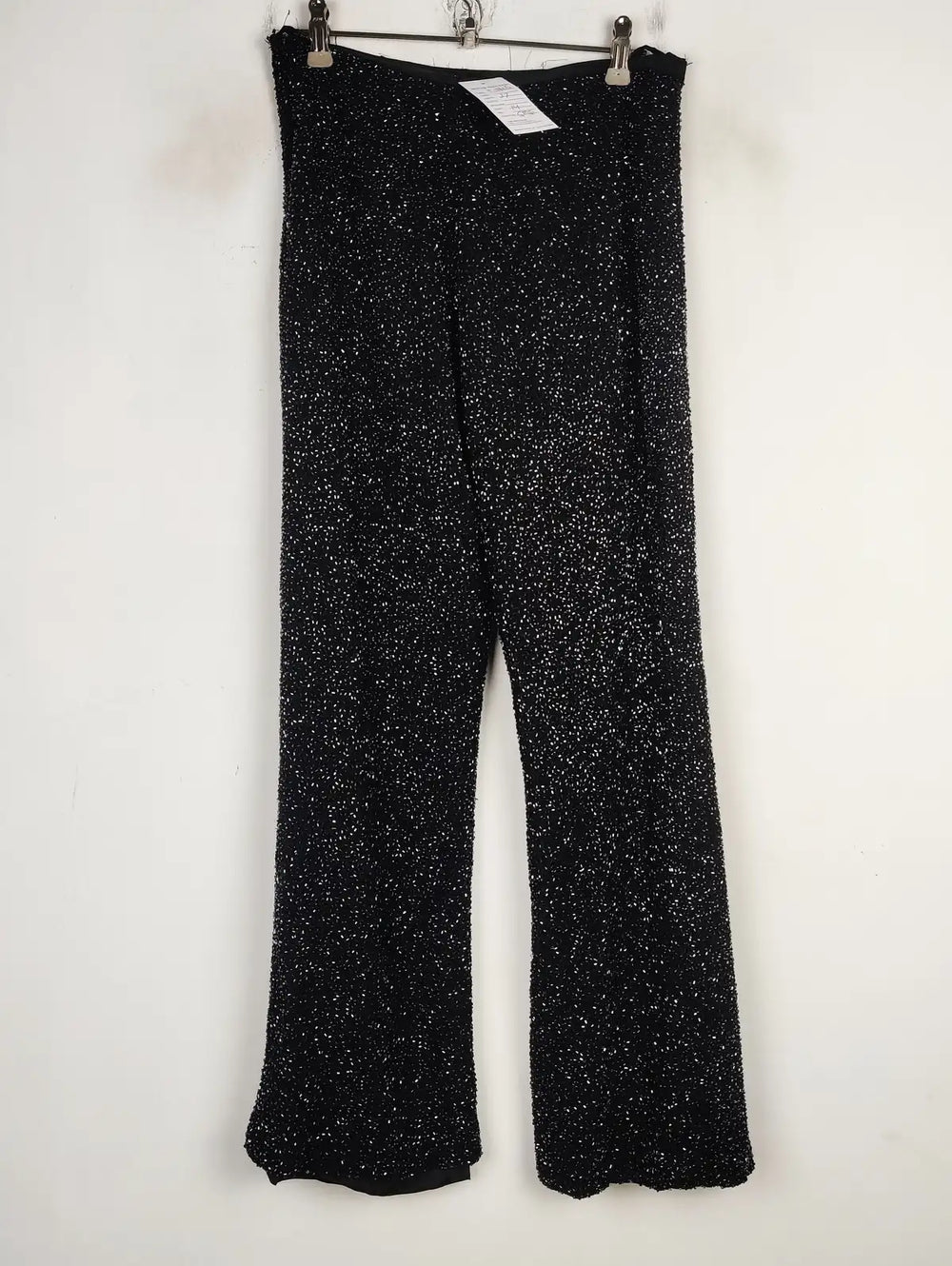 Buy online pre-used pre-loved 100% authentic & Original branded Unknown Brand (T-1446) available in Pakistan. Top international brands avilable.