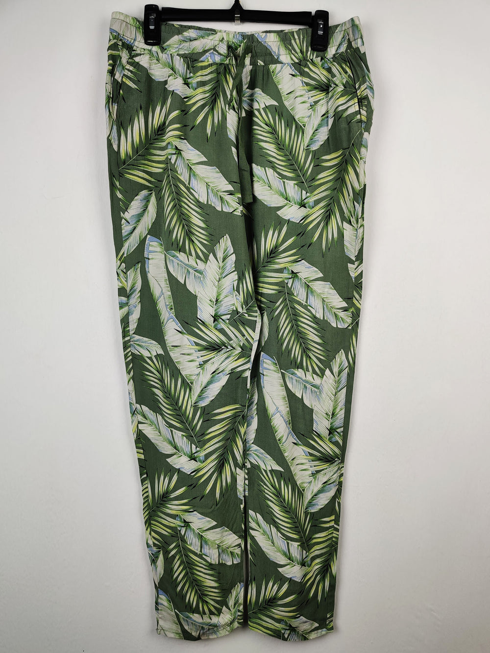 Buy online pre-used pre-loved 100% authentic & Original branded Hema (T-166) available in Pakistan. Top international brands avilable.