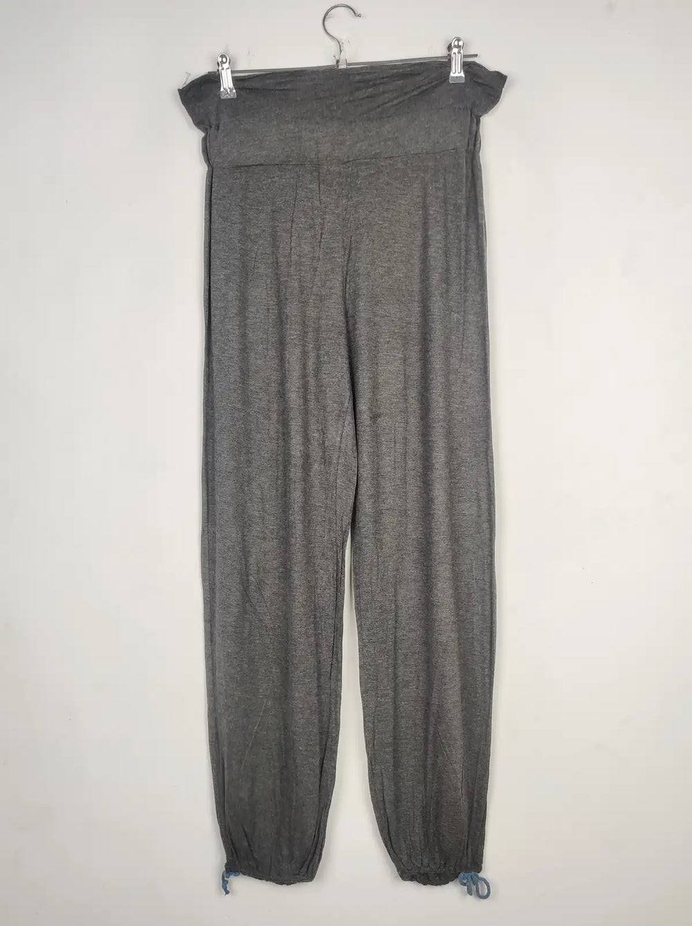 Buy online pre-used pre-loved 100% authentic & Original branded Secret (T-1742) available in Pakistan. Top international brands avilable.