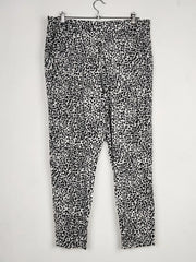 Buy online pre-used pre-loved 100% authentic & Original branded Mark & Spencer (T-1757) available in Pakistan. Top international brands avilable.