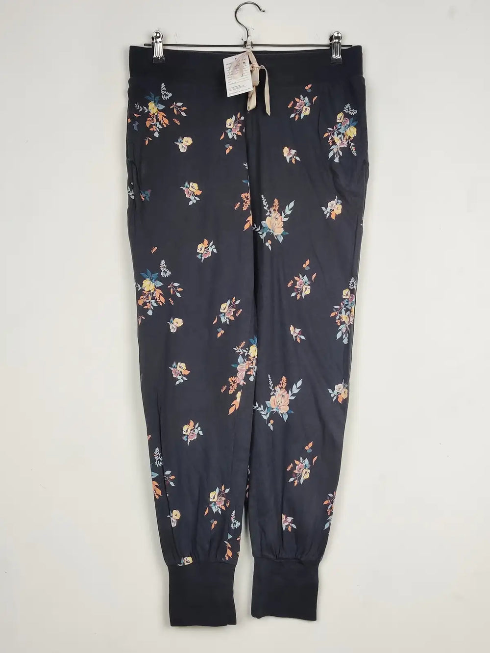 Buy online pre-used pre-loved 100% authentic & Original branded Lounge Me Cotton (T-1766) available in Pakistan. Top international brands avilable.