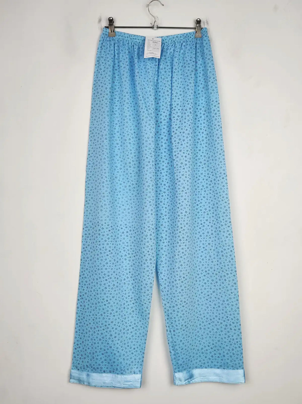 Buy online pre-used pre-loved 100% authentic & Original branded Unknown Brand (T-1907) available in Pakistan. Top international brands avilable.
