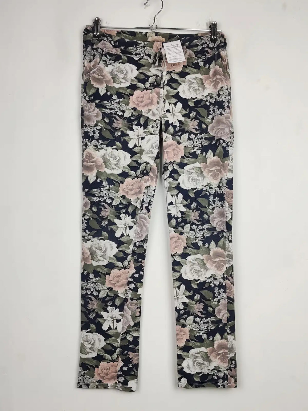 Buy online pre-used pre-loved 100% authentic & Original branded Unknown Brand (T-1918) available in Pakistan. Top international brands avilable.