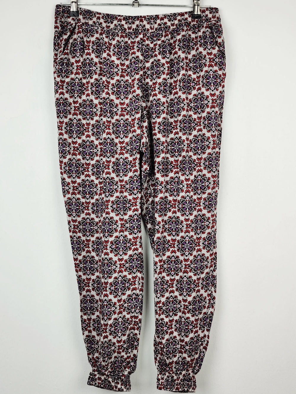 Buy online pre-used pre-loved 100% authentic & Original branded H&M (T-195) available in Pakistan. Top international brands avilable.