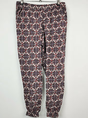 Buy online pre-used pre-loved 100% authentic & Original branded H&M (T-195) available in Pakistan. Top international brands avilable.