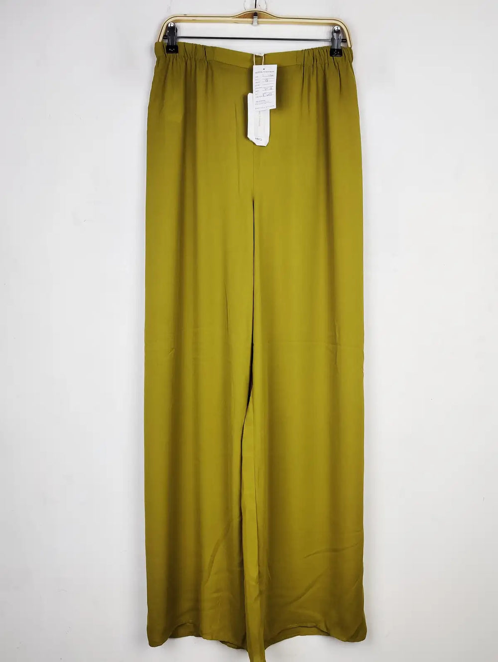 Buy online pre-used pre-loved 100% authentic & Original branded Mango (T-2261) available in Pakistan. Top international brands avilable.