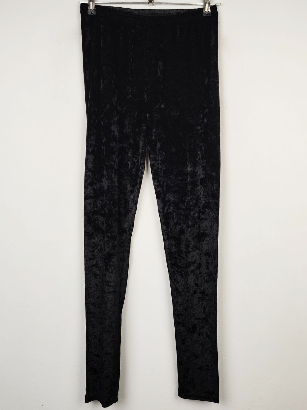 Buy online pre-used pre-loved 100% authentic & Original branded Unknown Brand (T-233) available in Pakistan. Top international brands avilable.