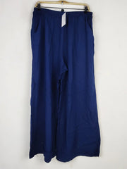 Buy online pre-used pre-loved 100% authentic & Original branded Shein (T-2430) available in Pakistan. Top international brands avilable.