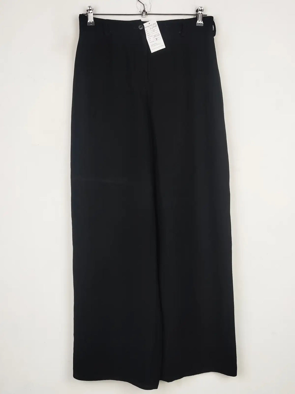 Buy online pre-used pre-loved 100% authentic & Original branded Unknown Brand (T-2529) available in Pakistan. Top international brands avilable.
