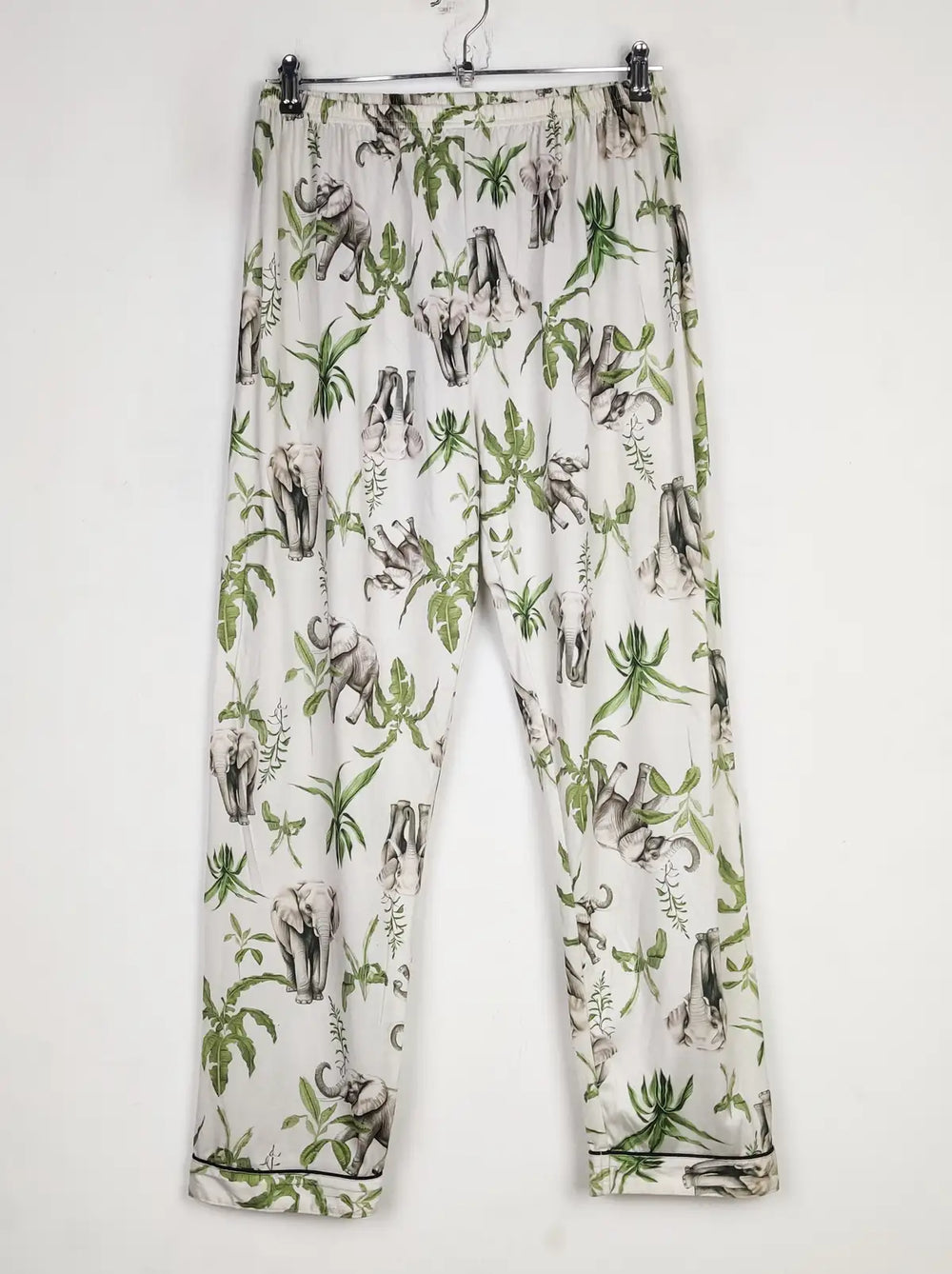 Buy online pre-used pre-loved 100% authentic & Original branded Unknown Brand (T-2714) available in Pakistan. Top international brands avilable.