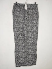 Buy online pre-used pre-loved 100% authentic & Original branded Marks & Spencer (T-3015) available in Pakistan. Top international brands avilable.