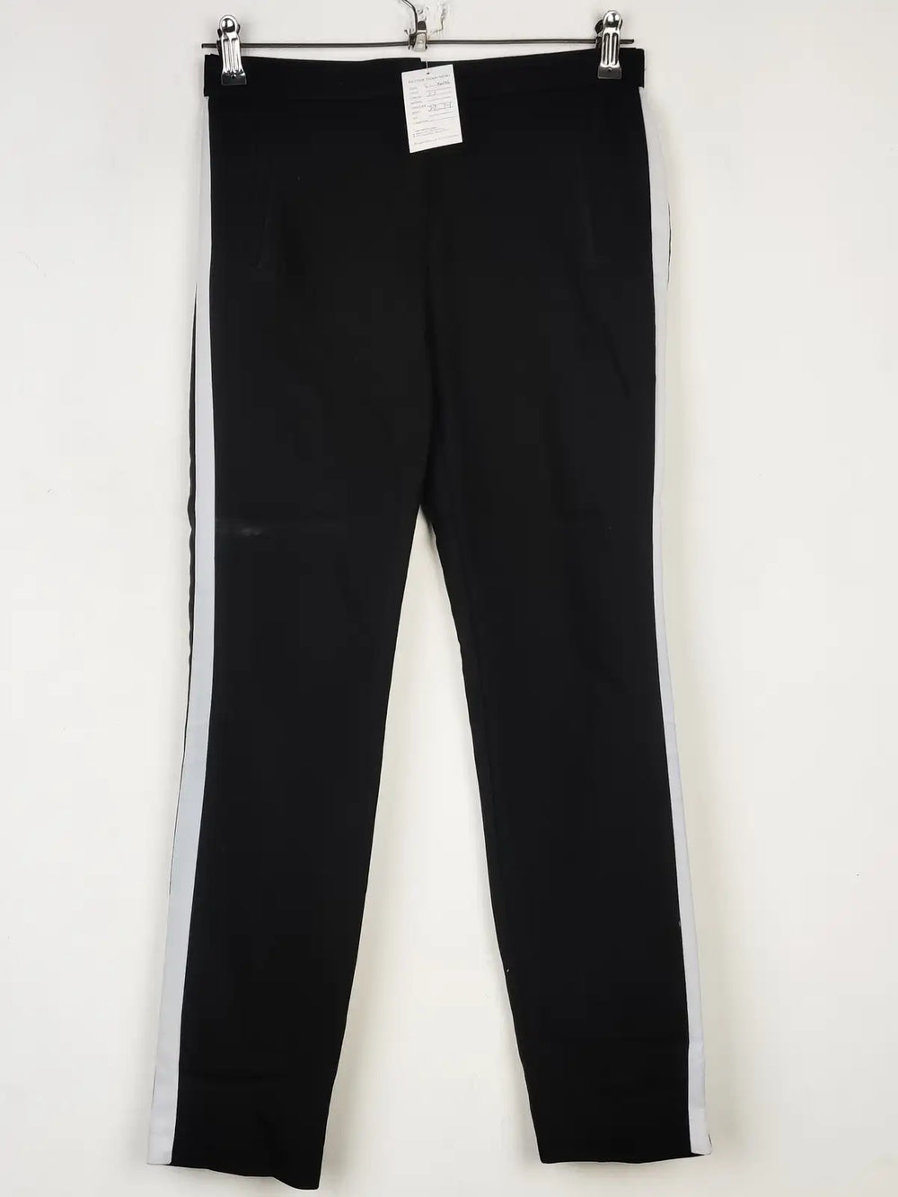 Buy online pre-used pre-loved 100% authentic & Original branded Zara (T-3046) available in Pakistan. Top international brands avilable.