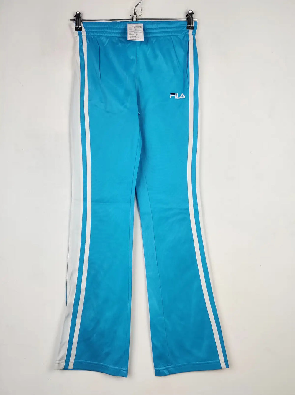 Buy online pre-used pre-loved 100% authentic & Original branded Fila (T-3089) available in Pakistan. Top international brands avilable.
