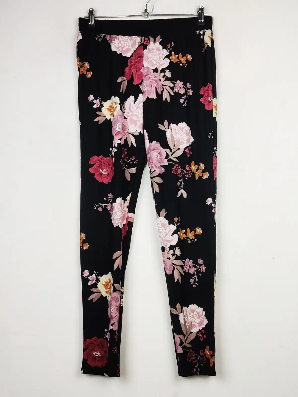 Buy online pre-used pre-loved 100% authentic & Original branded Primark (T-3095) available in Pakistan. Top international brands avilable.