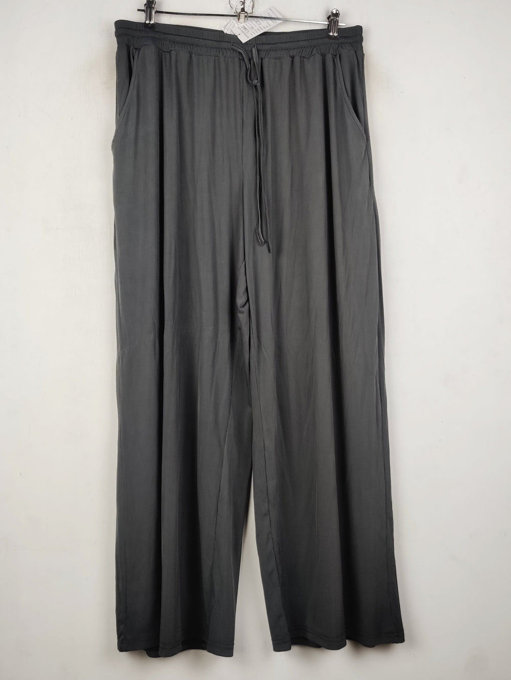 Buy online pre-used pre-loved 100% authentic & Original branded Shein (T-3188) available in Pakistan. Top international brands avilable.