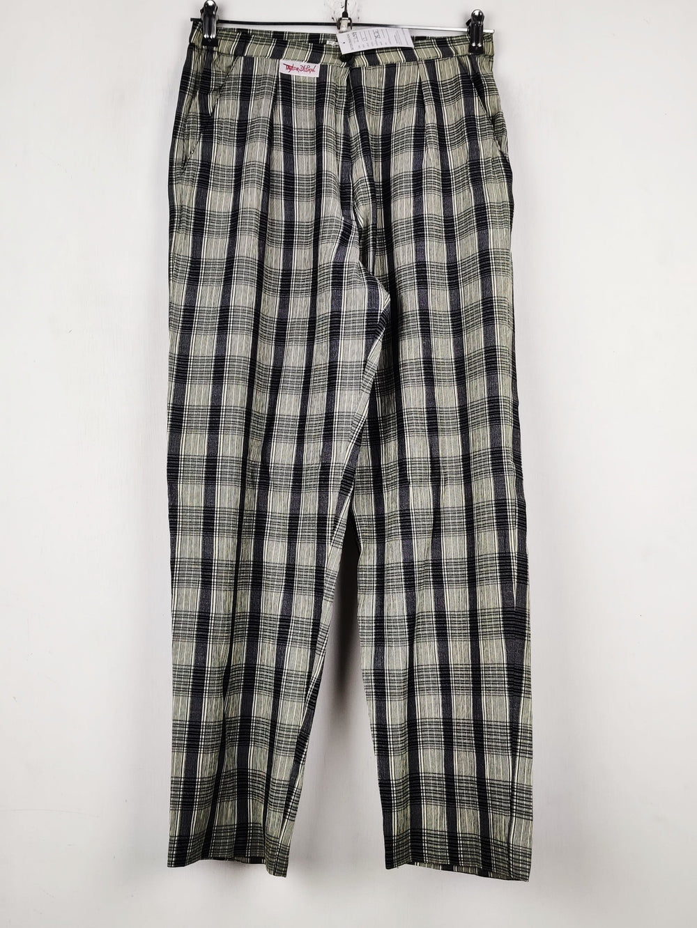 Buy online pre-used pre-loved 100% authentic & Original branded Unknown Brand (T-3199) available in Pakistan. Top international brands avilable.