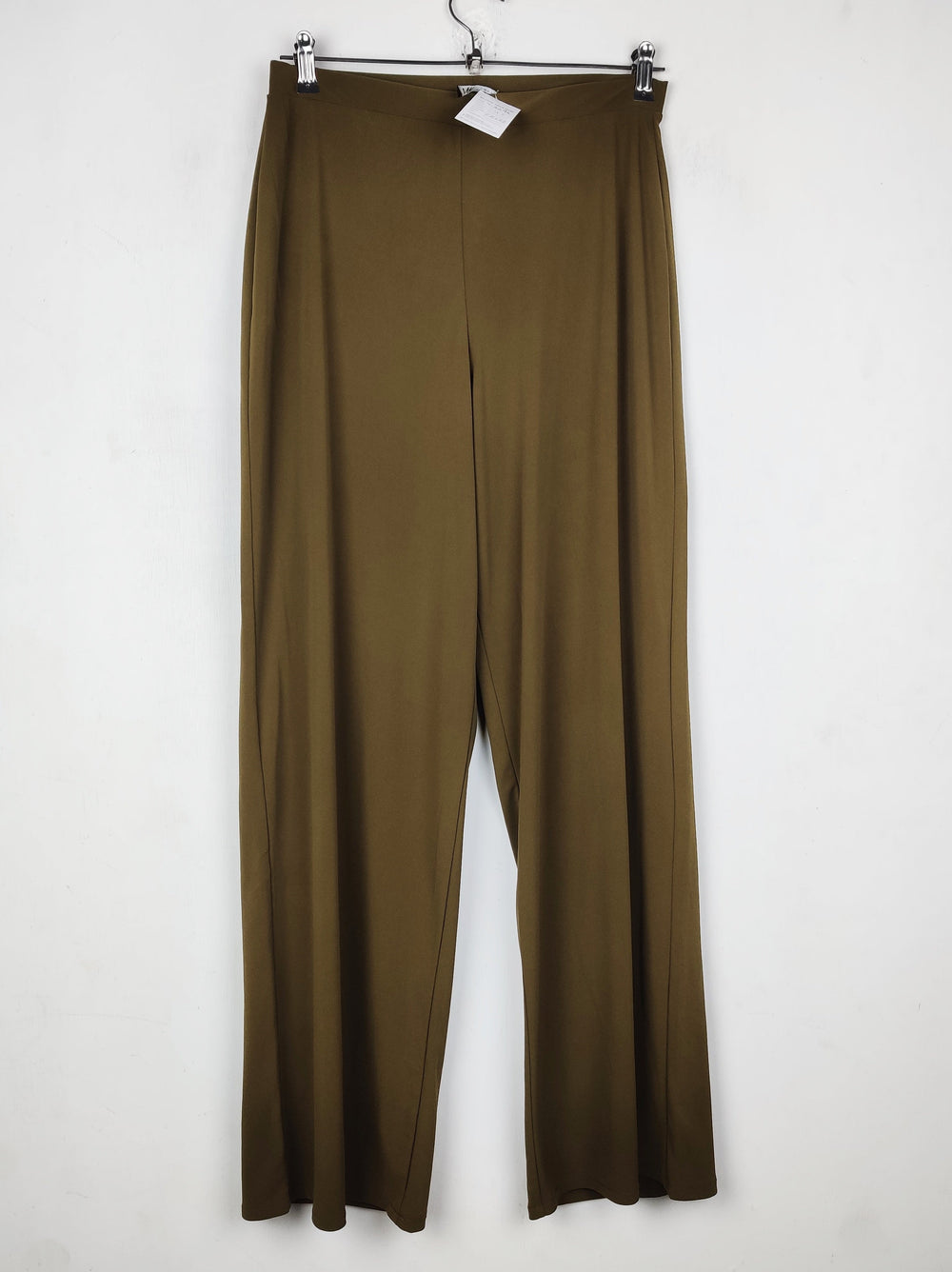 Buy online pre-used pre-loved 100% authentic & Original branded Zara (T-3296) available in Pakistan. Top international brands avilable.