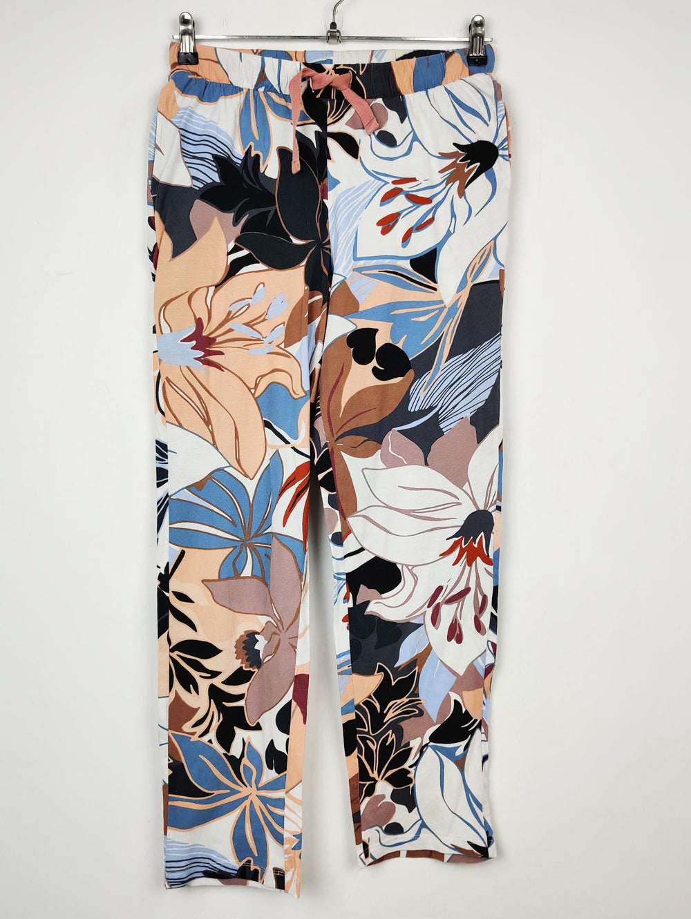 Buy online pre-used pre-loved 100% authentic & Original branded Next (T-329) available in Pakistan. Top international brands avilable.