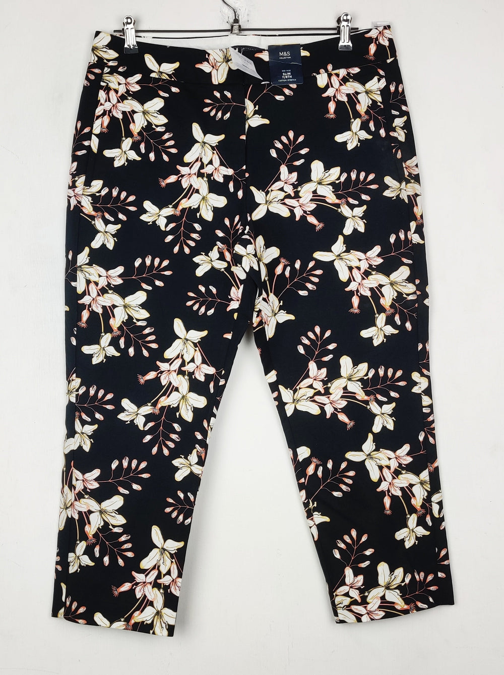 Buy online pre-used pre-loved 100% authentic & Original branded Marks & Spencer (T-3306) available in Pakistan. Top international brands avilable.