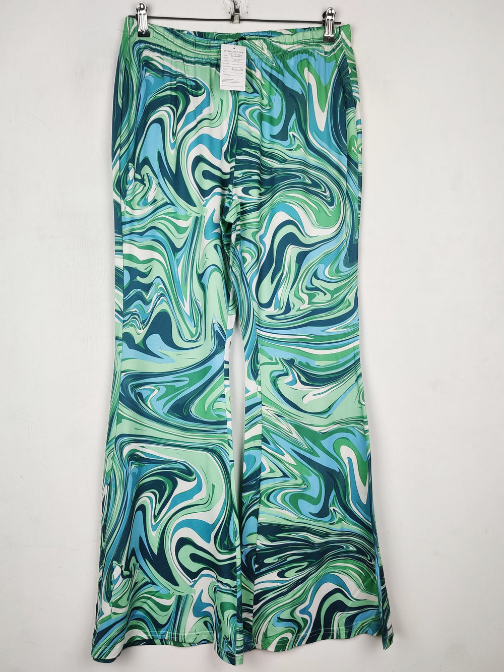 Buy online pre-used pre-loved 100% authentic & Original branded Shein (T-3310) available in Pakistan. Top international brands avilable.