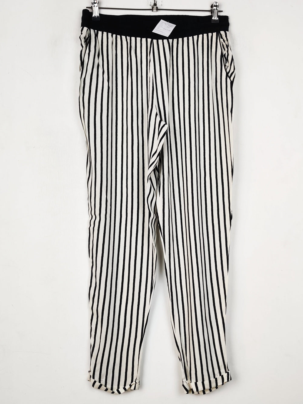 Buy online pre-used pre-loved 100% authentic & Original branded Dorothy Perkins (T-3360) available in Pakistan. Top international brands avilable.