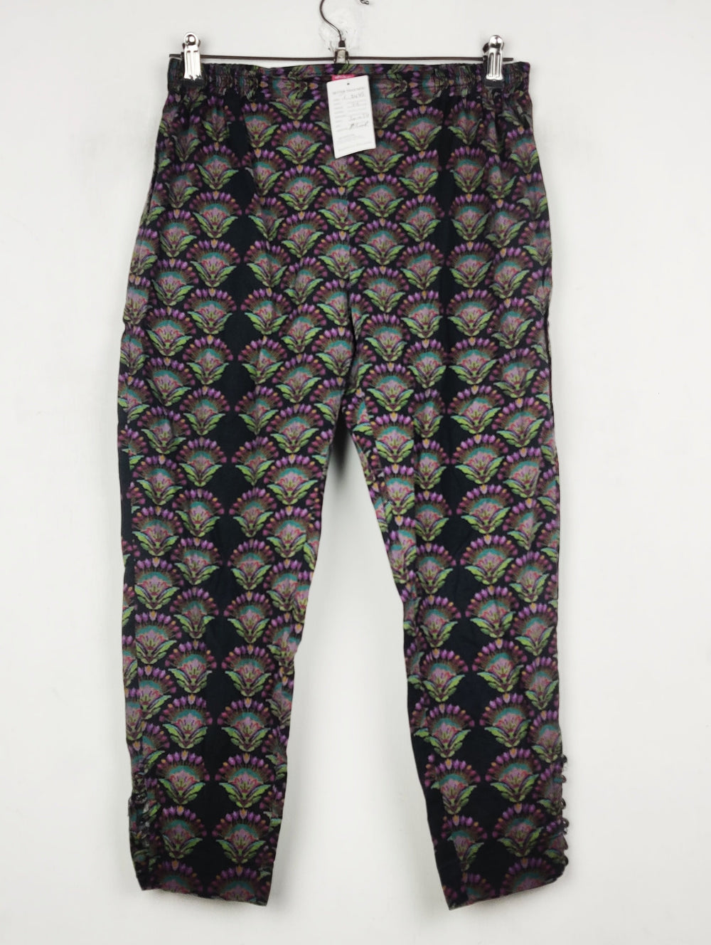 Buy online pre-used pre-loved 100% authentic & Original branded Limited Collection (T-3444) available in Pakistan. Top international brands avilable.