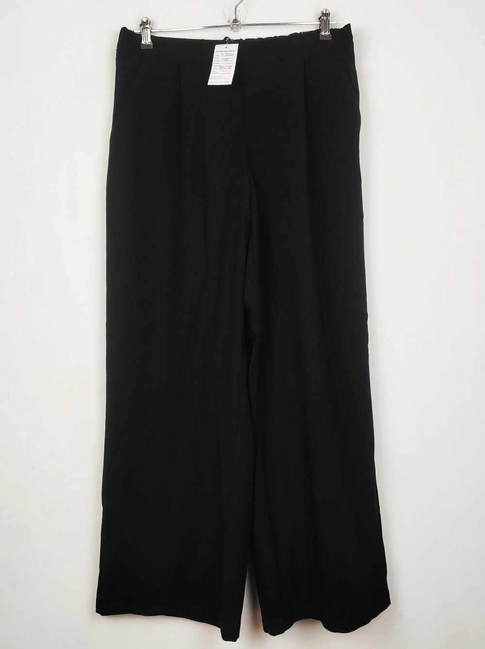 Buy online pre-used pre-loved 100% authentic & Original branded Vero Moda (T-3510) available in Pakistan. Top international brands avilable.