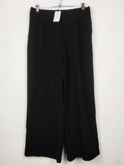 Buy online pre-used pre-loved 100% authentic & Original branded Vero Moda (T-3510) available in Pakistan. Top international brands avilable.