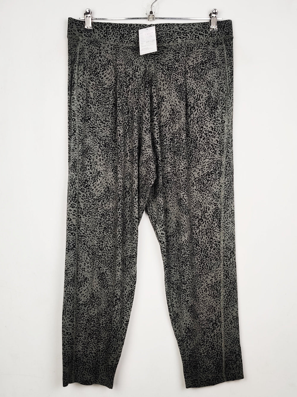 Buy online pre-used pre-loved 100% authentic & Original branded Marks & Spencer (T-3550) available in Pakistan. Top international brands avilable.