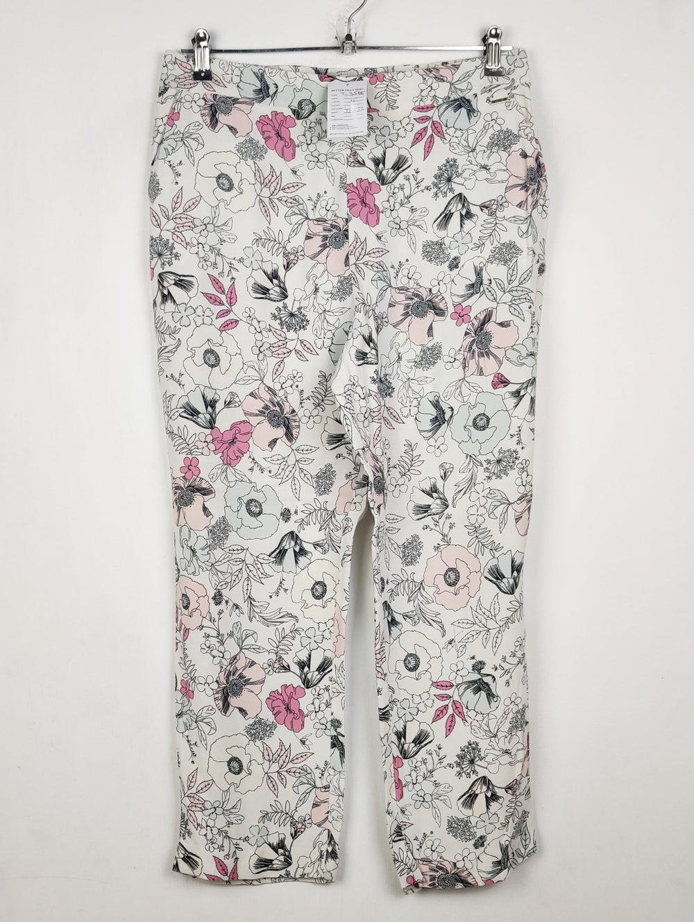 Buy online pre-used pre-loved 100% authentic & Original branded Marks & Spencer (T-3565) available in Pakistan. Top international brands avilable.