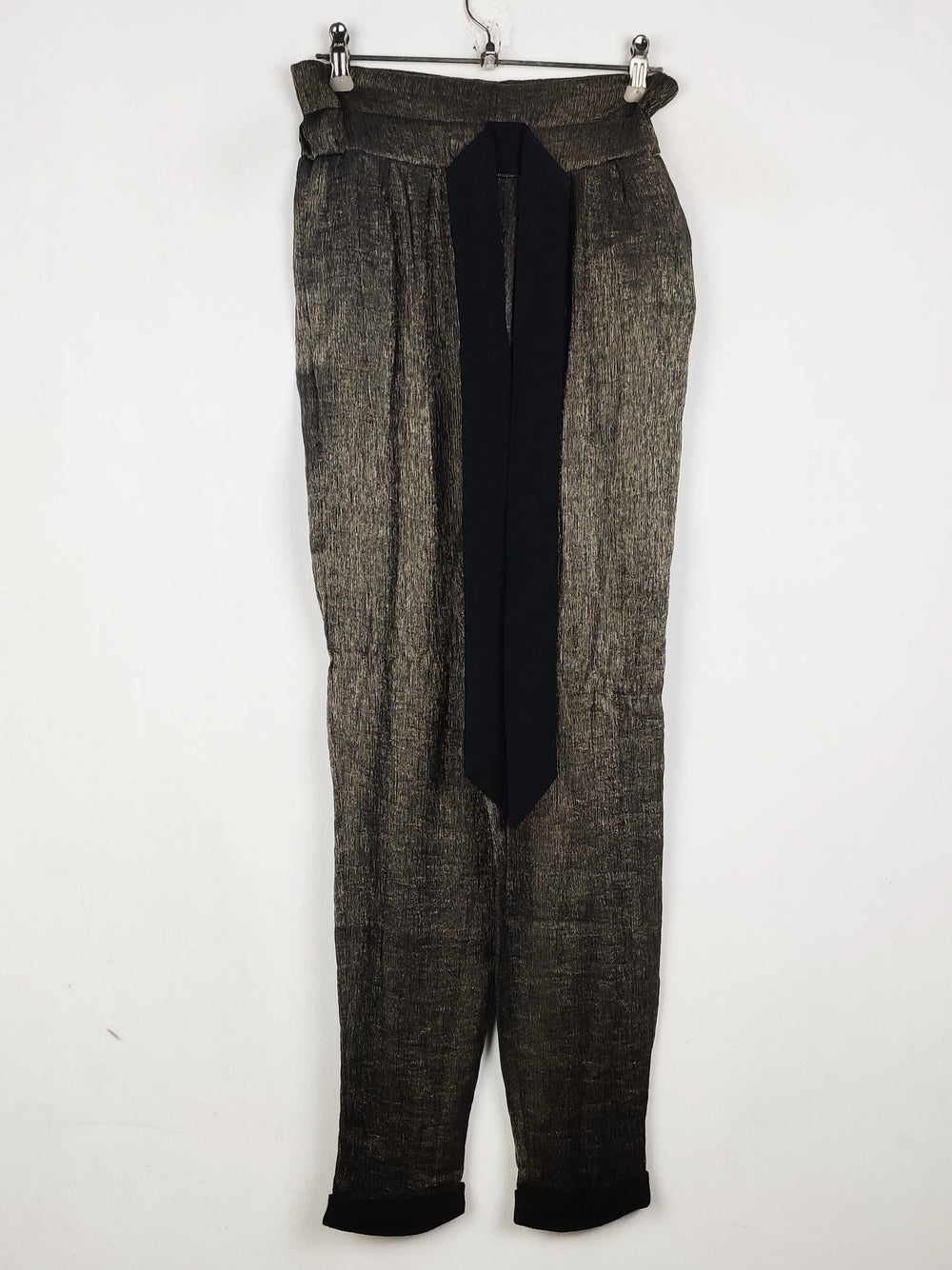 Buy online pre-used pre-loved 100% authentic & Original branded Zara (T-3585) available in Pakistan. Top international brands avilable.