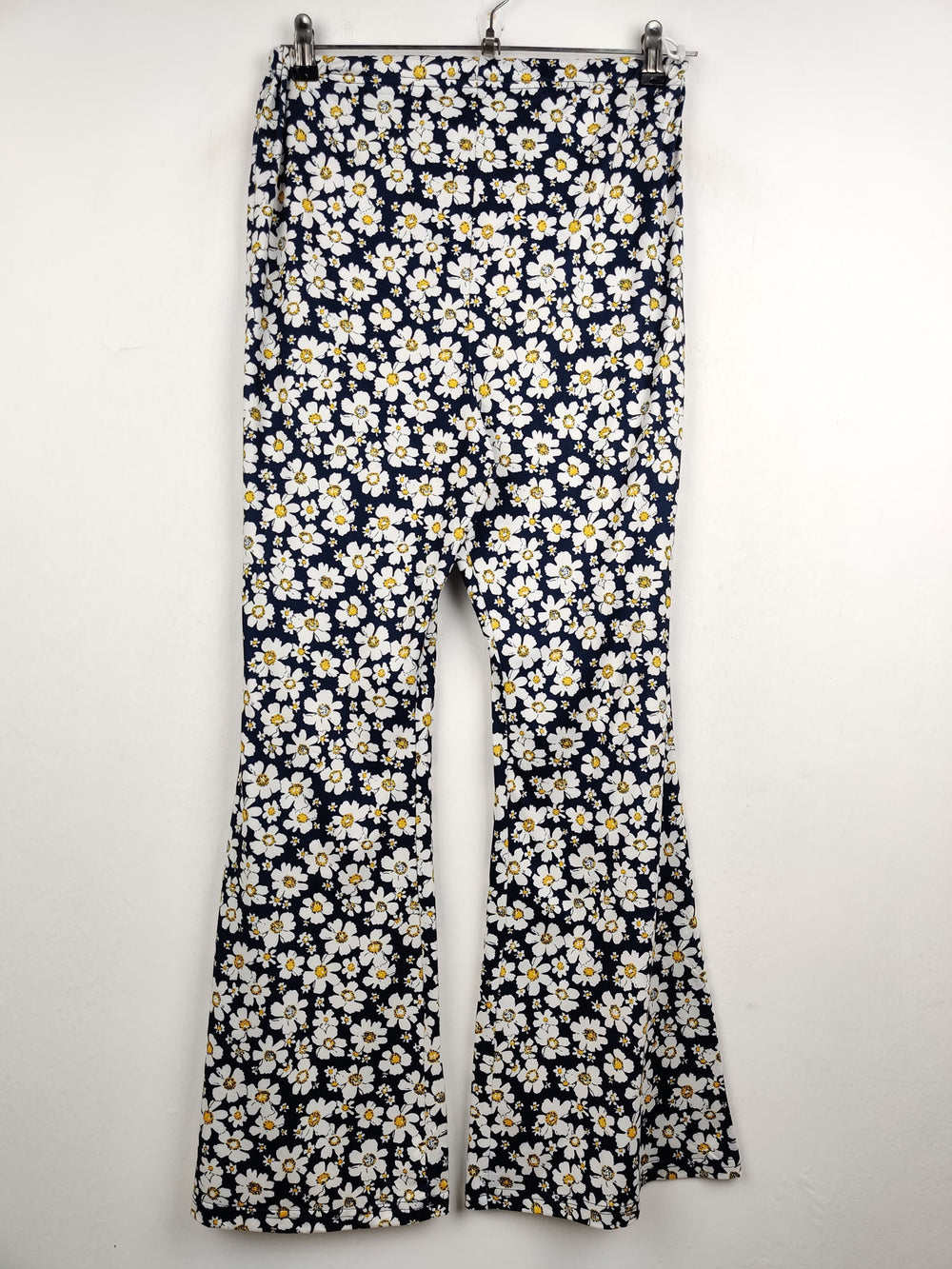 Buy online pre-used pre-loved 100% authentic & Original branded Shein (T-368) available in Pakistan. Top international brands avilable.