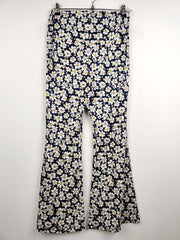 Buy online pre-used pre-loved 100% authentic & Original branded Shein (T-368) available in Pakistan. Top international brands avilable.