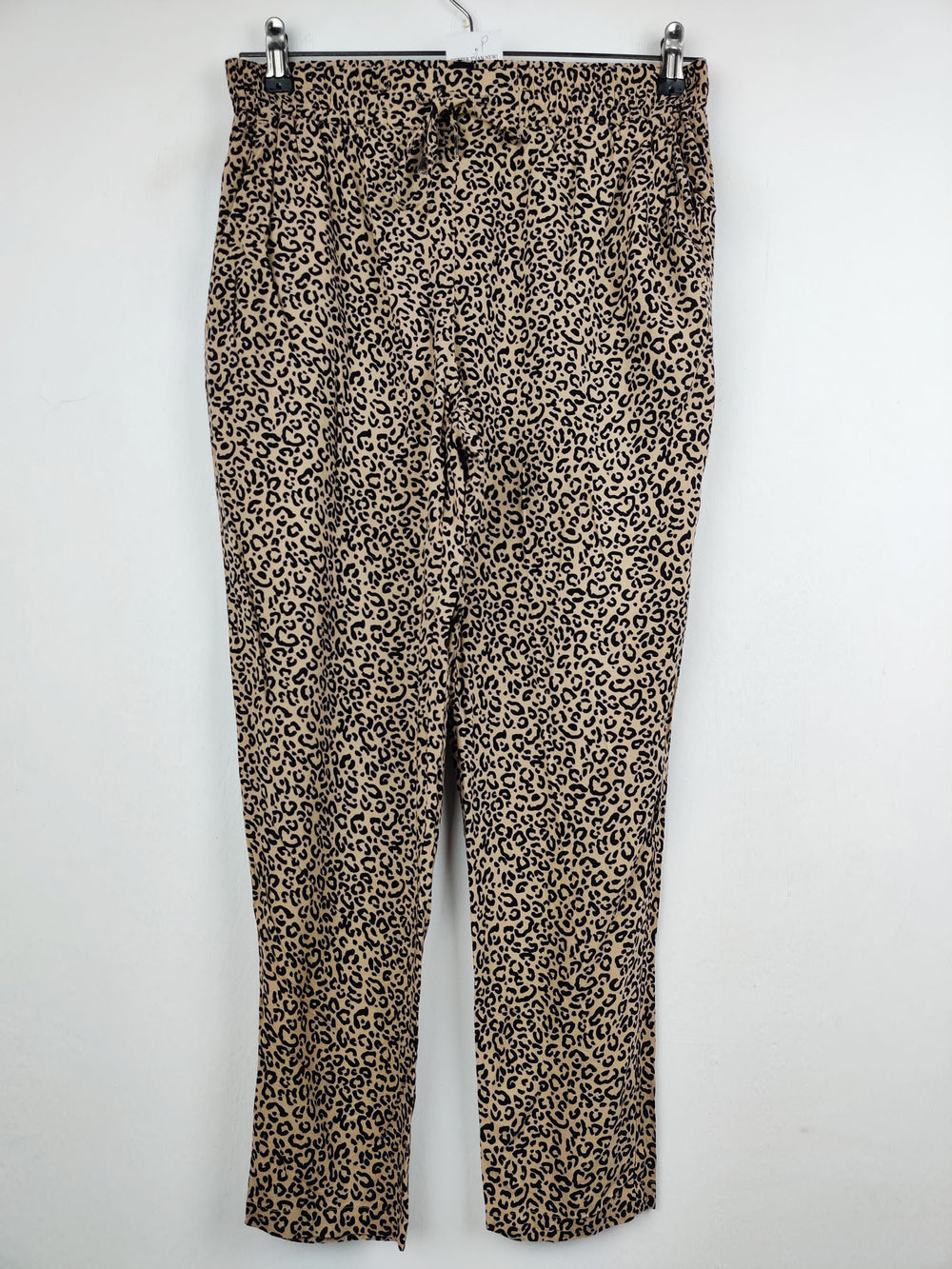 Buy online pre-used pre-loved 100% authentic & Original branded New Look (T-375) available in Pakistan. Top international brands avilable.