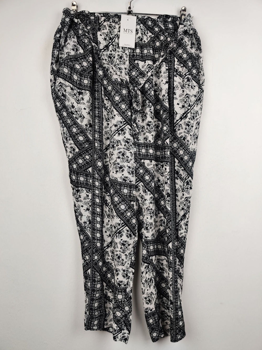 Buy online pre-used pre-loved 100% authentic & Original branded River Island (T-379) available in Pakistan. Top international brands avilable.