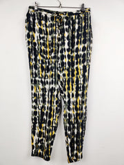 Buy online pre-used pre-loved 100% authentic & Original branded Marks & Spencer (T-385) available in Pakistan. Top international brands avilable.