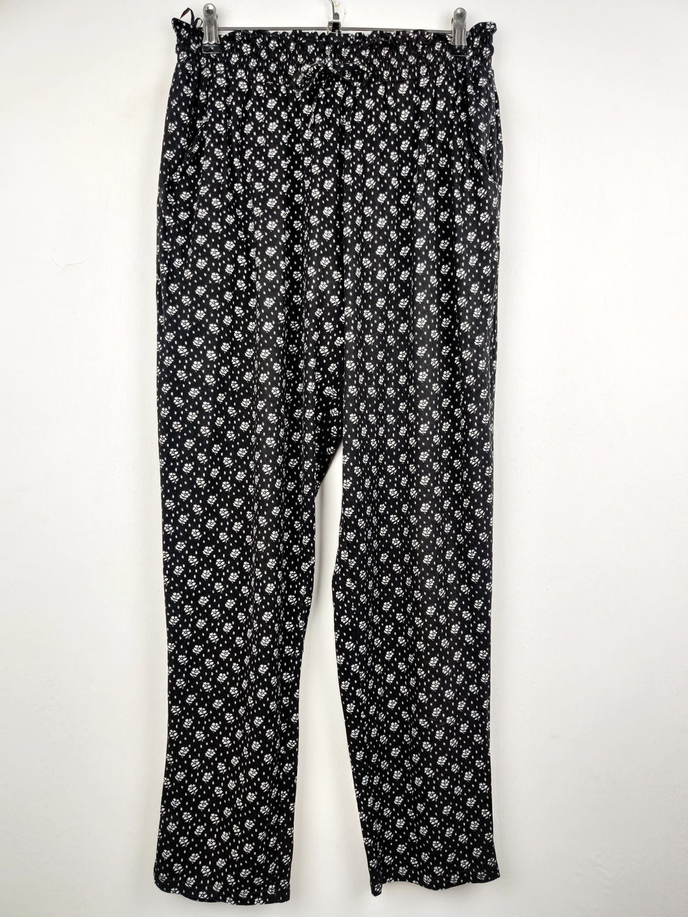 Buy online pre-used pre-loved 100% authentic & Original branded New Look (T-394) available in Pakistan. Top international brands avilable.