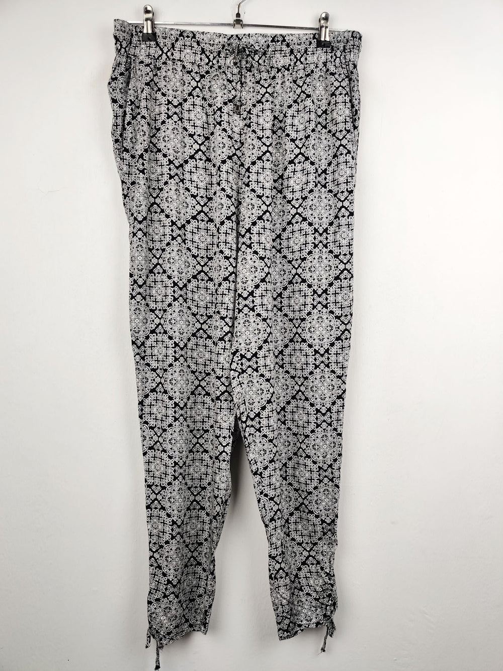 Buy online pre-used pre-loved 100% authentic & Original branded Tu (T-395) available in Pakistan. Top international brands avilable.