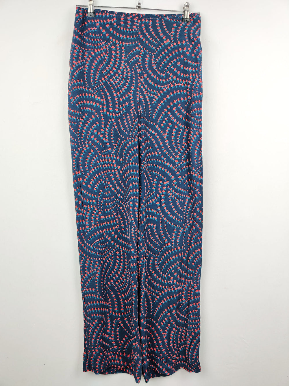 Buy online pre-used pre-loved 100% authentic & Original branded Phase Eight (T-424) available in Pakistan. Top international brands avilable.